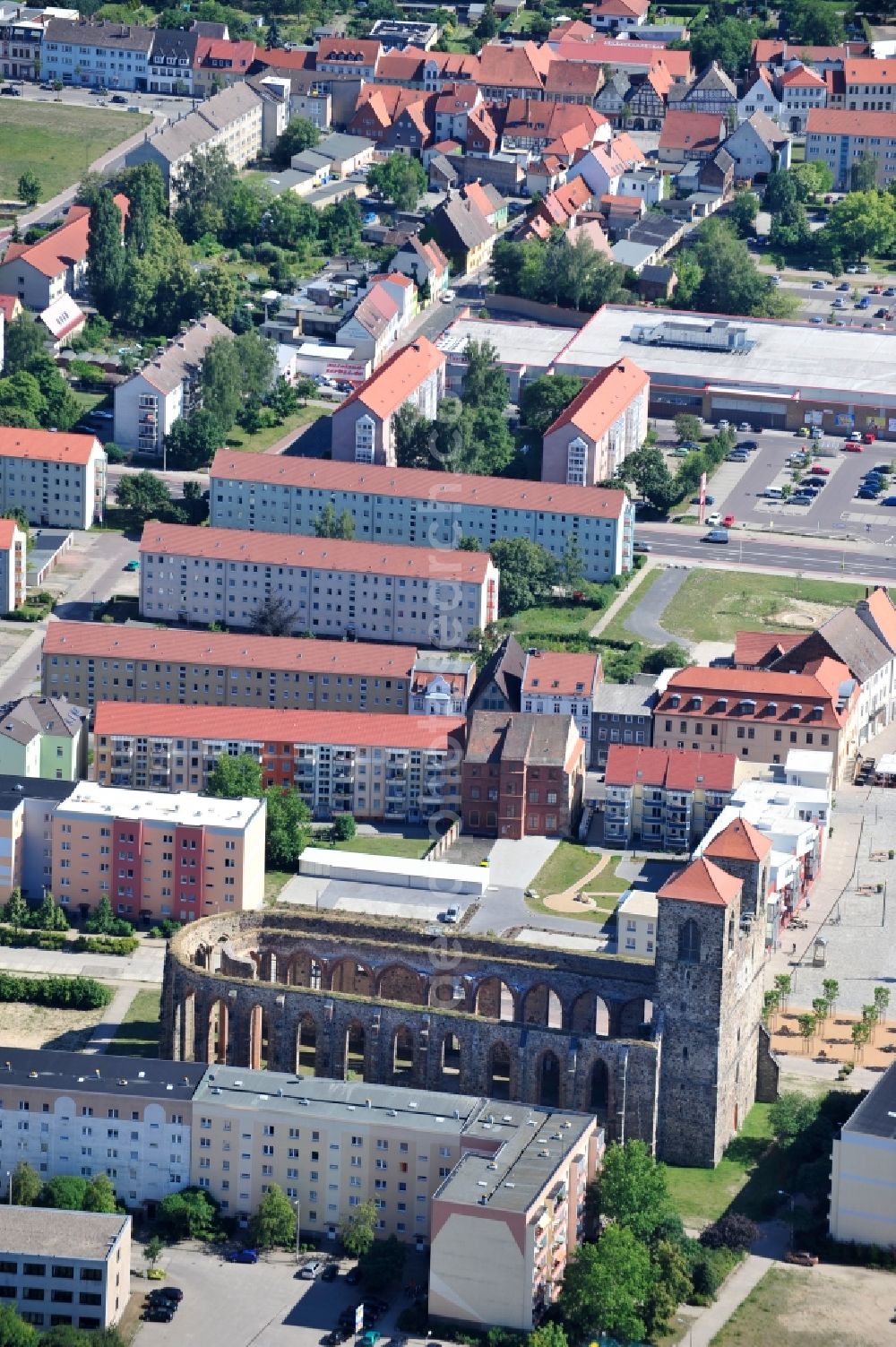 Zerbst/Anhalt from the bird's eye view: Ruins of church building Sankt Nikolai on Schleibank in Zerbst/Anhalt in the state Saxony-Anhalt, Germany