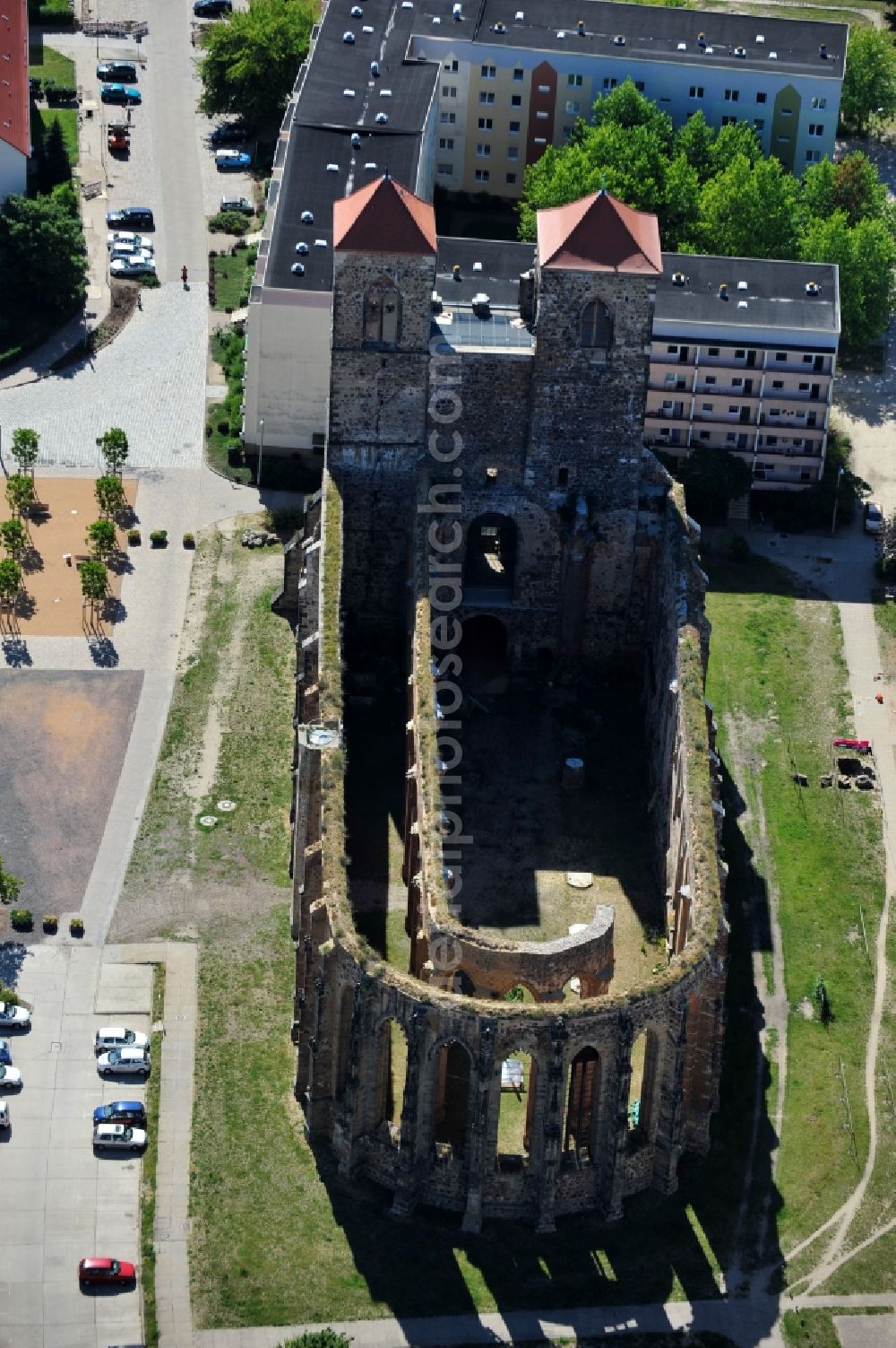 Zerbst/Anhalt from the bird's eye view: Ruins of church building Sankt Nikolai on Schleibank in Zerbst/Anhalt in the state Saxony-Anhalt, Germany