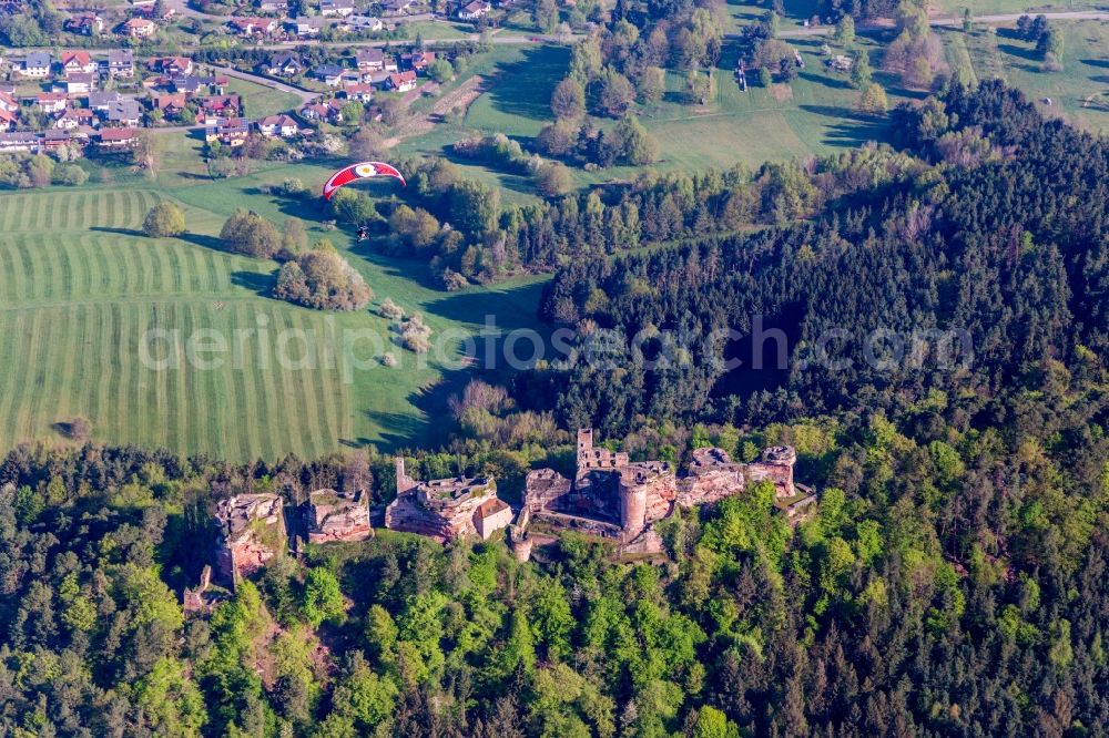 Aerial photograph Dahn - Ruins and vestiges of the former castle and fortress Altdahn in Dahn in the state Rhineland-Palatinate, Germany