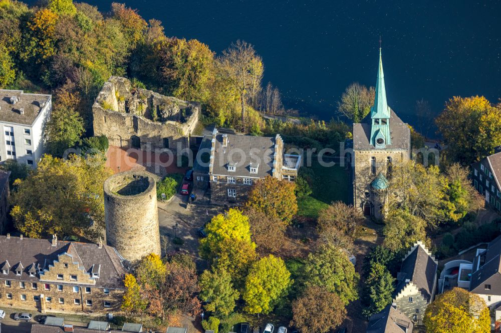 Wetter (Ruhr) from the bird's eye view: Ruins and vestiges of the former castle Burg Wetter and Kirchengebaeude of Ev.-Reformierte Kirchengemeinde Wetter-Freiheit in Wetter (Ruhr) at Ruhrgebiet in the state North Rhine-Westphalia, Germany