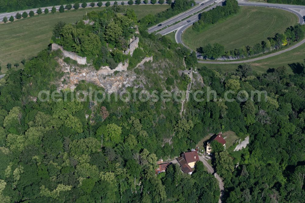 Hilzingen from the bird's eye view: Ruins and vestiges of the former castle Hohekraehen in Hilzingen in the state Baden-Wuerttemberg, Germany