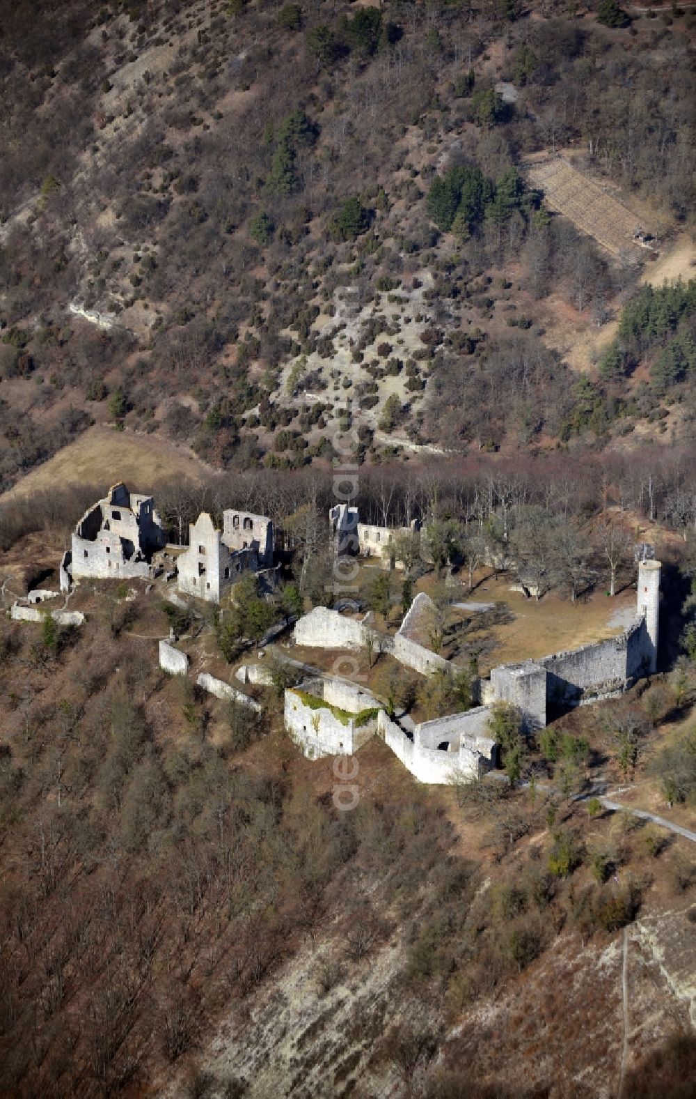 Aerial photograph Gössenheim - Ruins and vestiges of the former castle and fortress Homburg in Goessenheim in the state Bavaria, Germany