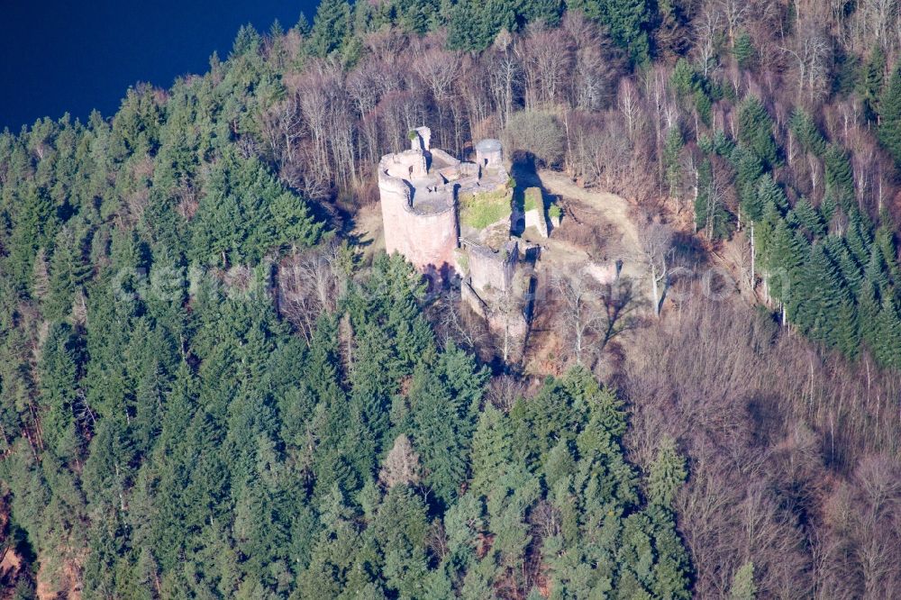 Aerial image Dahn - Ruins and vestiges of the former castle and fortress Burgruine Neudahn in Dahn in the state Rhineland-Palatinate