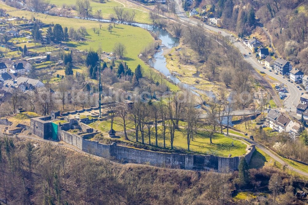 Aerial photograph Arnsberg - Ruins and vestiges of the former castle of Schloss in Arnsberg at Sauerland in the state North Rhine-Westphalia, Germany