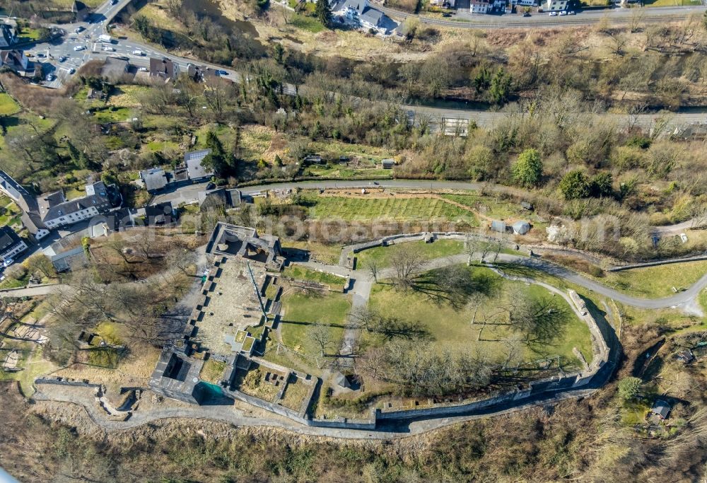 Aerial photograph Arnsberg - Ruins and vestiges of the former castle of Schloss in Arnsberg at Sauerland in the state North Rhine-Westphalia, Germany