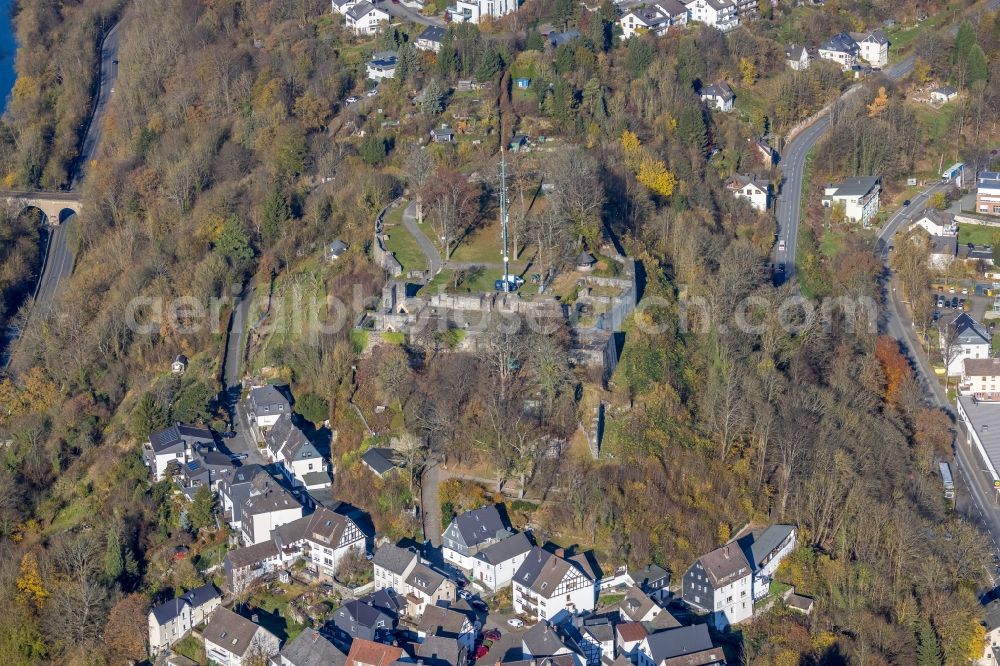 Arnsberg from the bird's eye view: Ruins and vestiges of the former castle of Schloss in Arnsberg at Sauerland in the state North Rhine-Westphalia, Germany