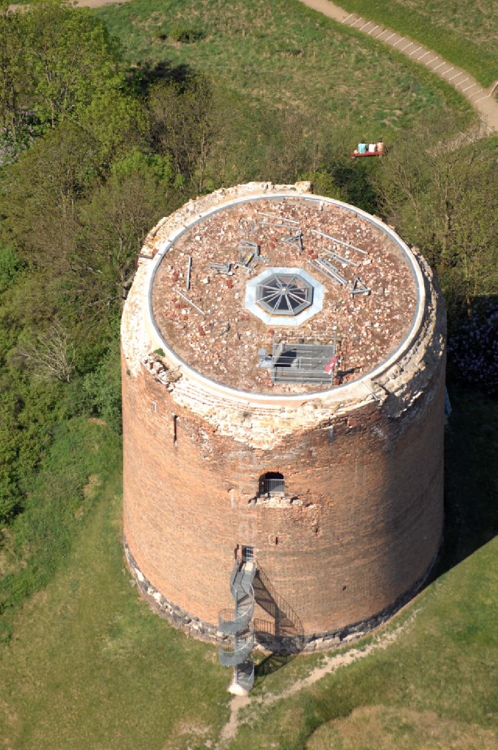 Aerial image Stolpe - Ruins and vestiges of the former castle Stolper Turm - Gruetzpott in Stolpe in the Uckermark in the state Brandenburg, Germany