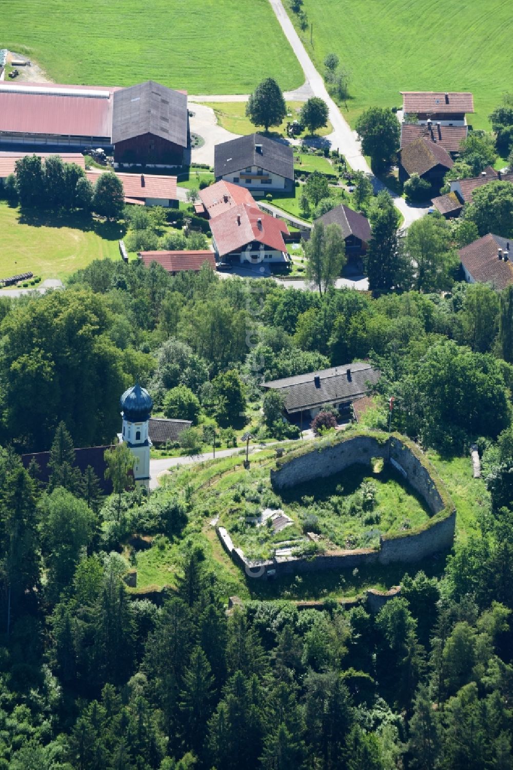 Aerial photograph Neurandsberg - Ruins and vestiges of the former castle and fortress Burg Neurandsberg in Neurandsberg in the state Bavaria, Germany