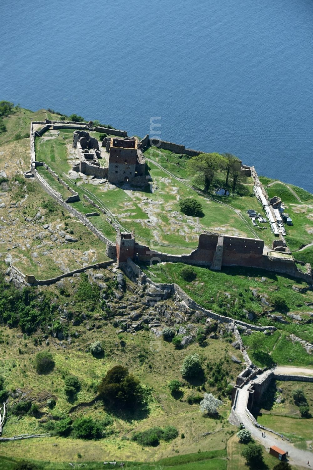 Allinge from the bird's eye view: Ruins and vestiges of the former castle and fortress Bornholm Island in Allinge in Region Hovedstaden, Denmark