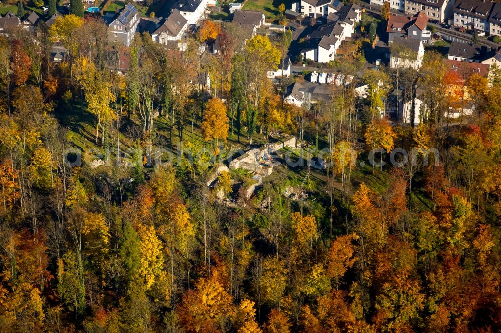 Aerial image Arnsberg - Ruins and vestiges of the former castle and fortress in Arnsberg in the state North Rhine-Westphalia