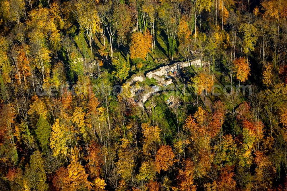 Arnsberg from the bird's eye view: Ruins and vestiges of the former castle and fortress in Arnsberg in the state North Rhine-Westphalia