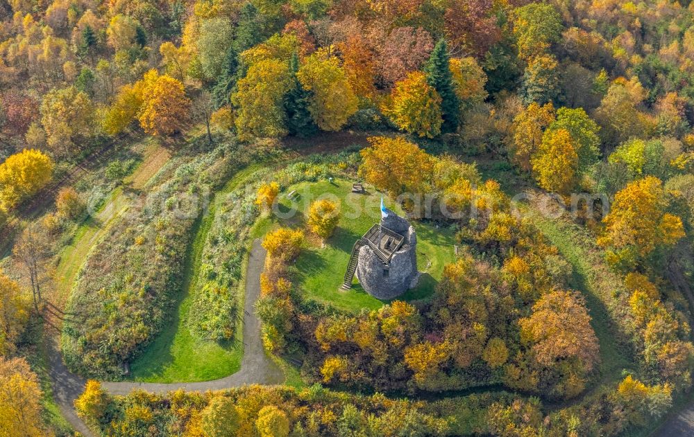 Aerial photograph Eversberg - Ruins and vestiges of the former castle and fortress Burg Eversberg on Schlossberg in Eversberg in the state North Rhine-Westphalia, Germany