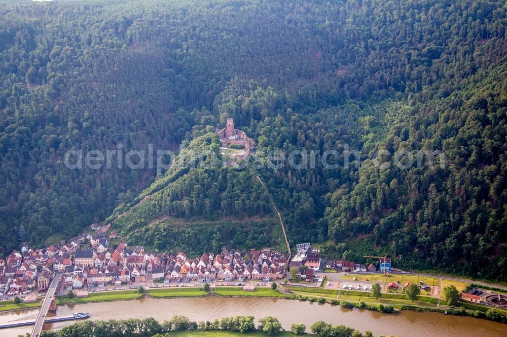 Aerial photograph Freudenberg - Ruins and vestiges of the former castle and fortress Burg Freudenburg in Freudenberg in the state Baden-Wuerttemberg, Germany