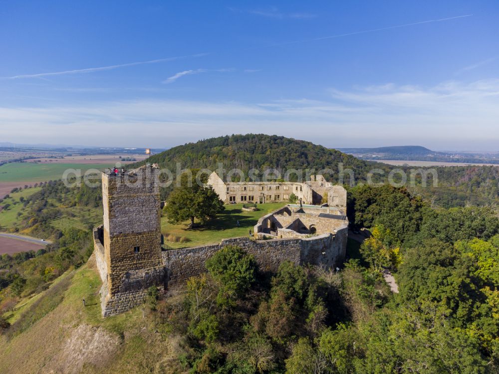 Drei Gleichen from the bird's eye view: Ruins and vestiges of the former castle and fortress Burg Gleichen on Thomas-Muentzer-Strasse in the district Wandersleben in Drei Gleichen in the state Thuringia, Germany