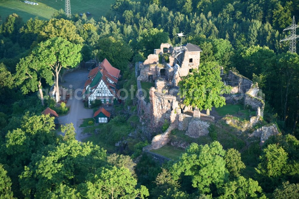 Neustadt/Harz from above - Ruins and vestiges of the former castle and fortress Burgruine Hohnstein on Burgstrasse in Neustadt/Harz in the state Thuringia, Germany