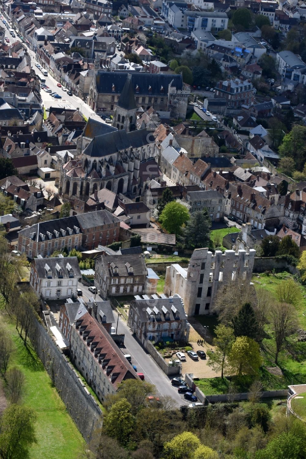 Aerial photograph Clermont - Ruins and vestiges of the former castle and fortress in Clermont in Nord-Pas-de-Calais Picardy, France