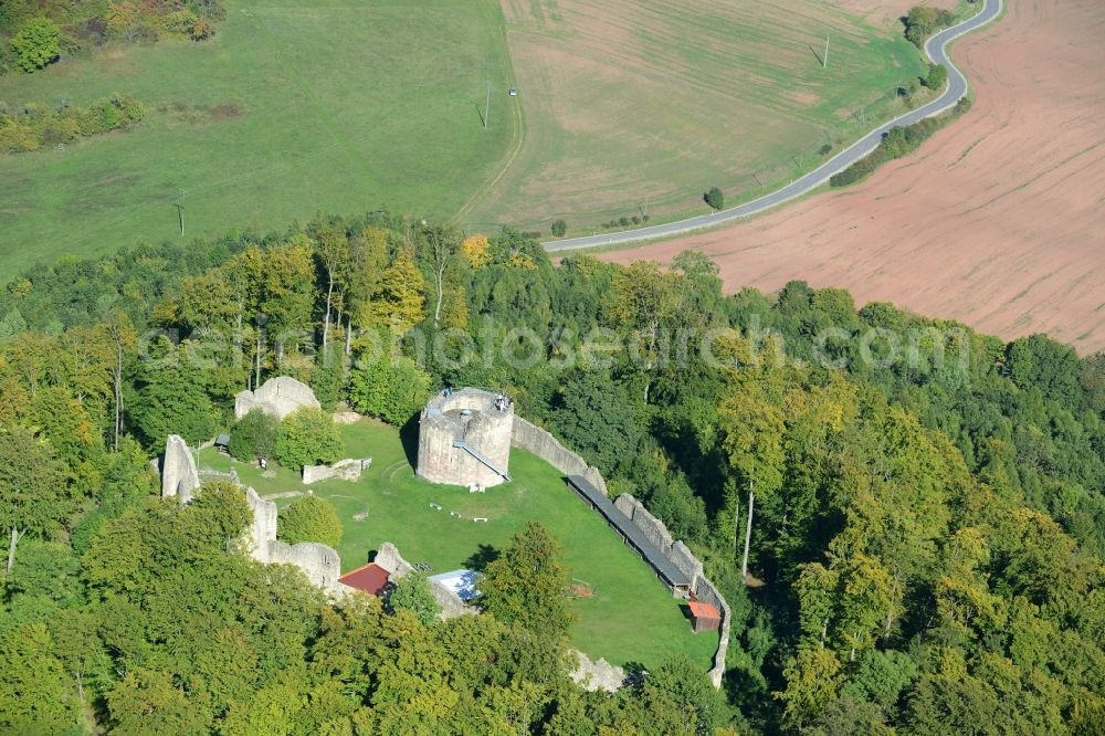 Aerial photograph Henneberg - Ruins and vestiges of the former castle and fortress in Henneberg in the state Thuringia