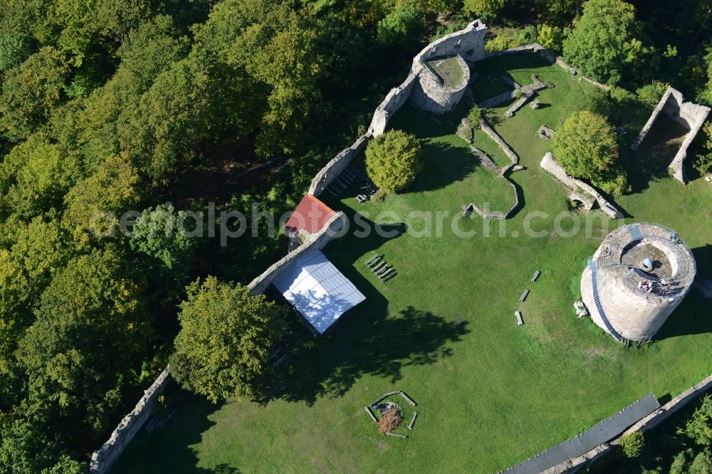 Aerial photograph Henneberg - Ruins and vestiges of the former castle and fortress in Henneberg in the state Thuringia