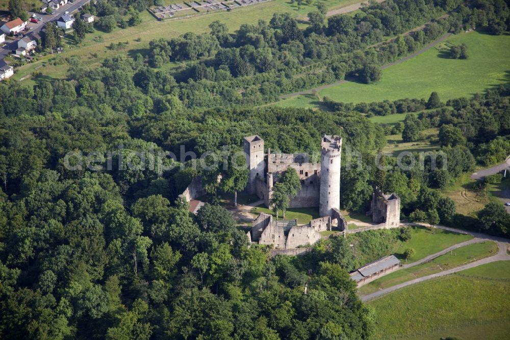 Aerial photograph Pelm - Ruins and vestiges of the former castle and fortress Kasselburg in Pelm in the state Rhineland-Palatinate, Germany. The castle is part of the eagle and wolf park of the Vulkaneifel region