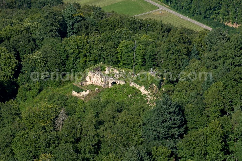 Aerial photograph Herbolzheim - Ruins and vestiges of the former castle and fortress Kirnburg Bleichheim in Herbolzheim in the state Baden-Wuerttemberg, Germany