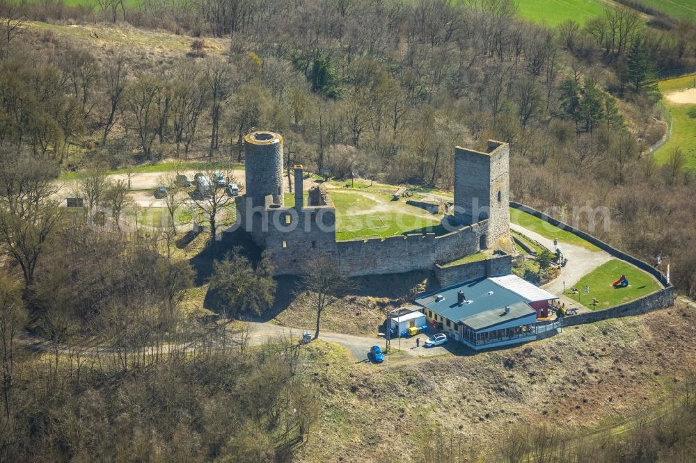 Volkmarsen from the bird's eye view: Ruins and vestiges of the former castle and fortress Kugelsburg in Volkmarsen in the state Hesse, Germany