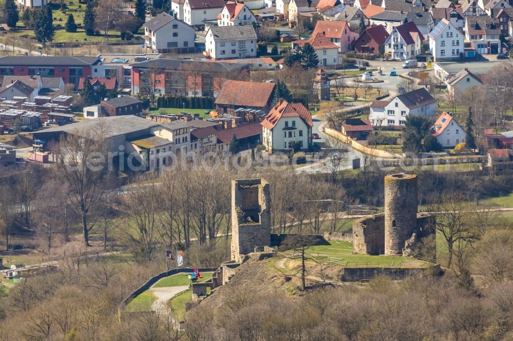 Aerial photograph Volkmarsen - Ruins and vestiges of the former castle and fortress Kugelsburg in Volkmarsen in the state Hesse, Germany