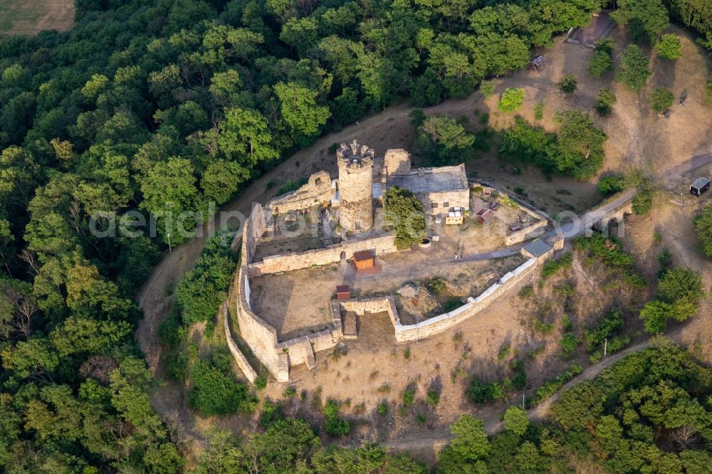 Aerial photograph Drei Gleichen - Ruins and vestiges of the former castle and fortress Muehlburg in the district Muehlberg in Drei Gleichen in the state Thuringia, Germany