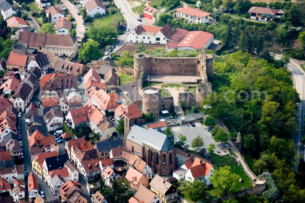 Aerial image Neuleiningen - Ruins and vestiges of the former castle and fortress Neuleiningen in Neuleiningen in the state Rhineland-Palatinate