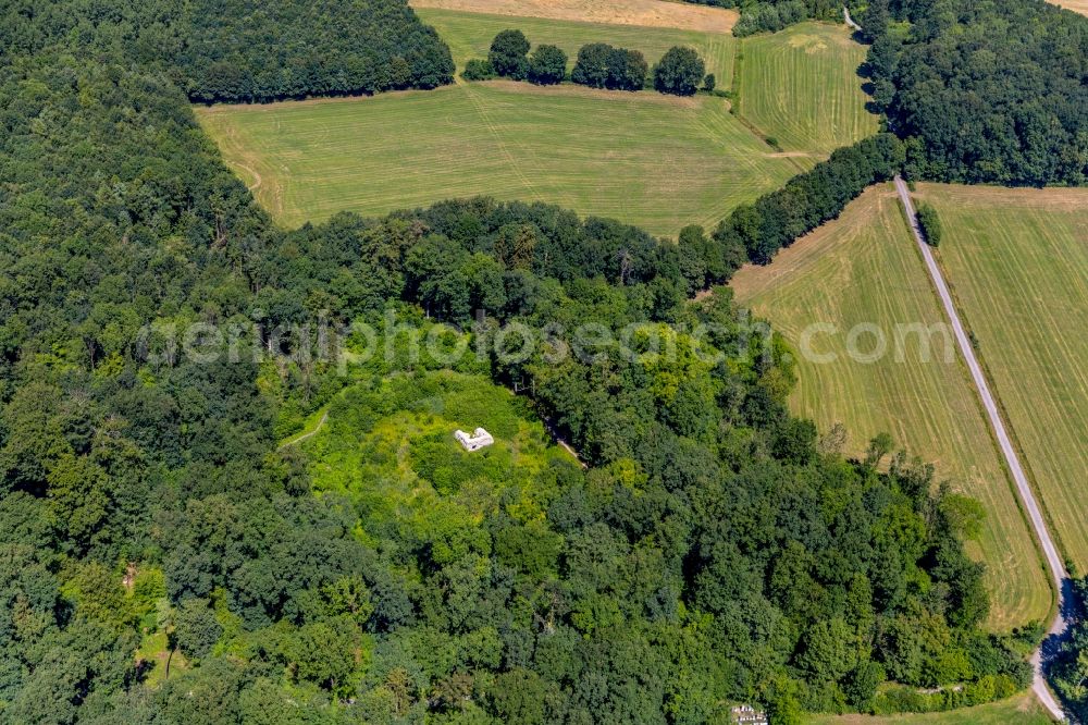 Aerial image Ennigerloh - Ruins and vestiges of the former castle and fortress Nienburg in Ennigerloh in the state North Rhine-Westphalia, Germany