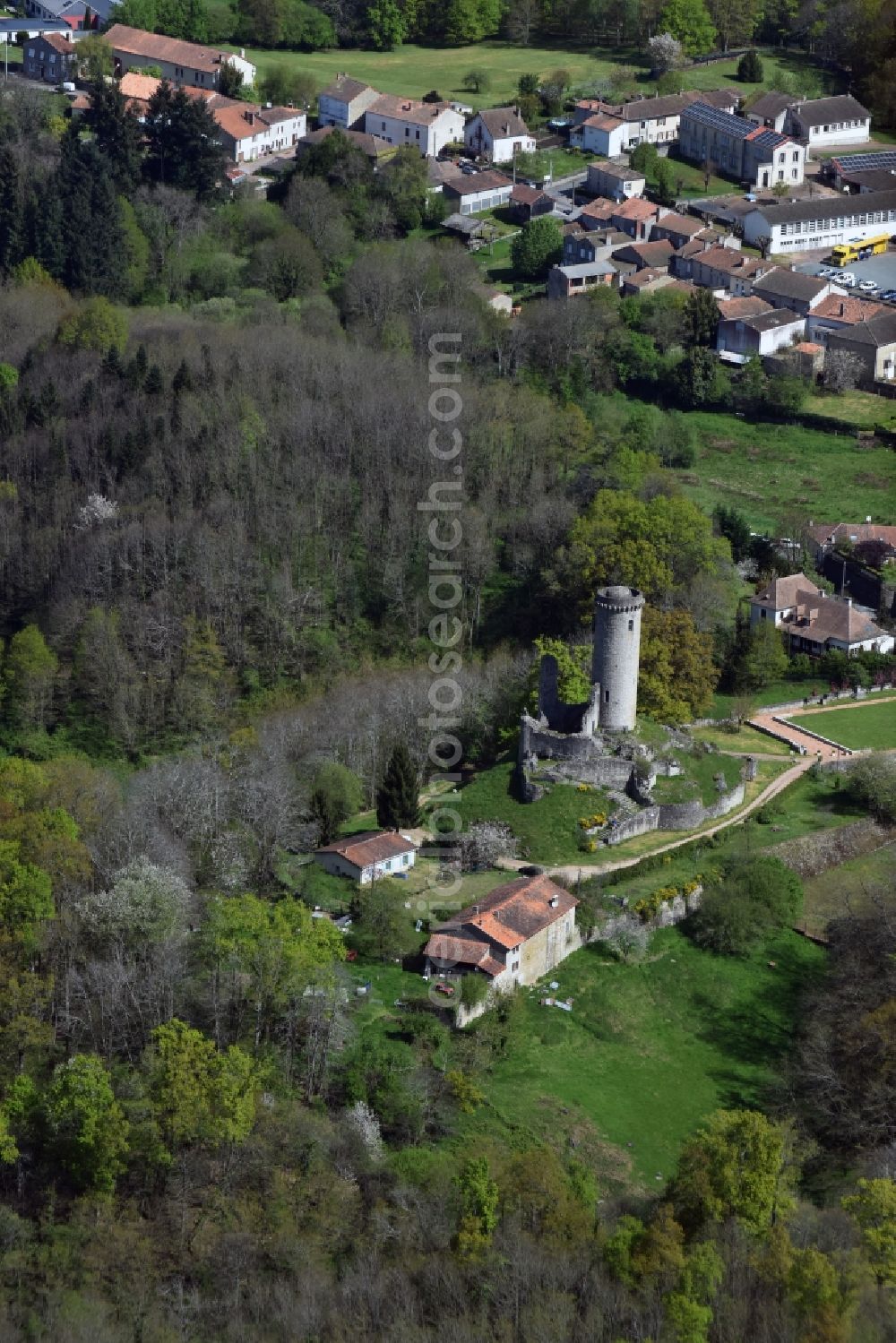 Aerial photograph Piégut-Pluviers - Ruins and vestiges of the former castle and fortress in Piegut-Pluviers in Aquitaine Limousin Poitou-Charentes, France