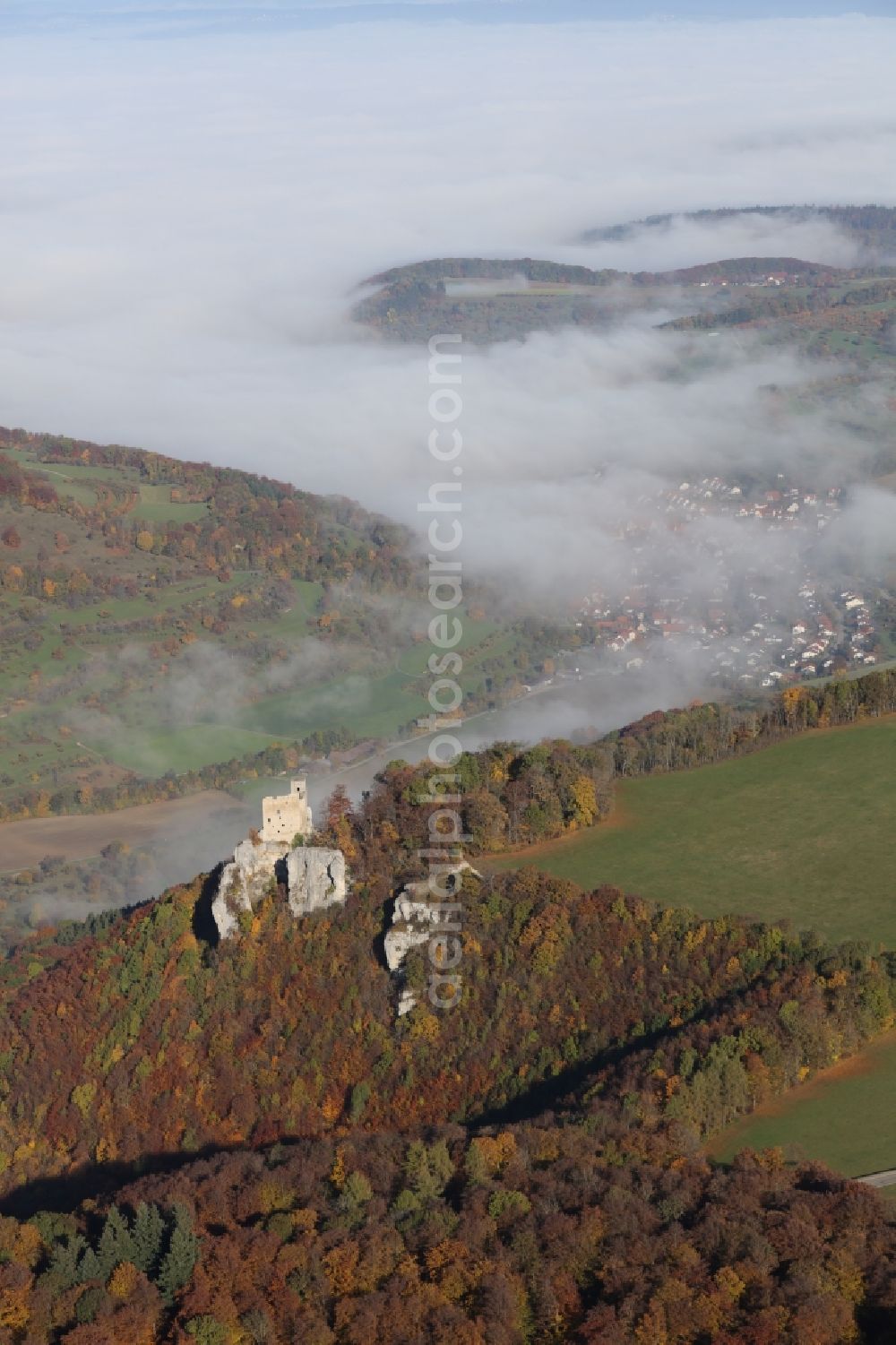 Neidlingen from above - Ruins and vestiges of the former castle and fortress Reussenstein in Neidlingen in the state Baden-Wuerttemberg