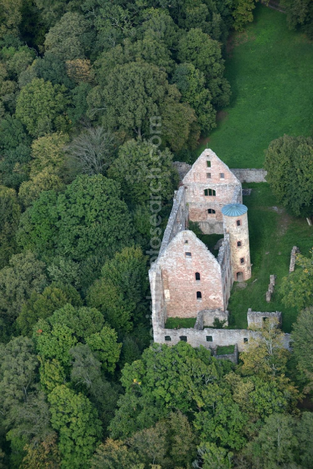 Gemünden from above - Ruins and vestiges of the former castle and fortress Ruine Schoenrain in Gemuenden in the state Bavaria