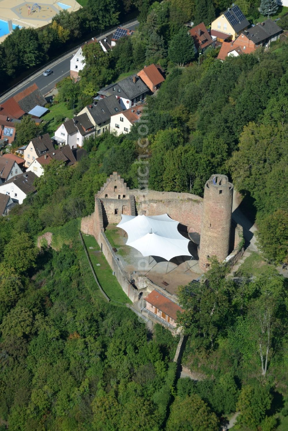 Gemünden from the bird's eye view: Ruins and vestiges of the former castle and fortress Scherenburg in Gemuenden in the state Bavaria