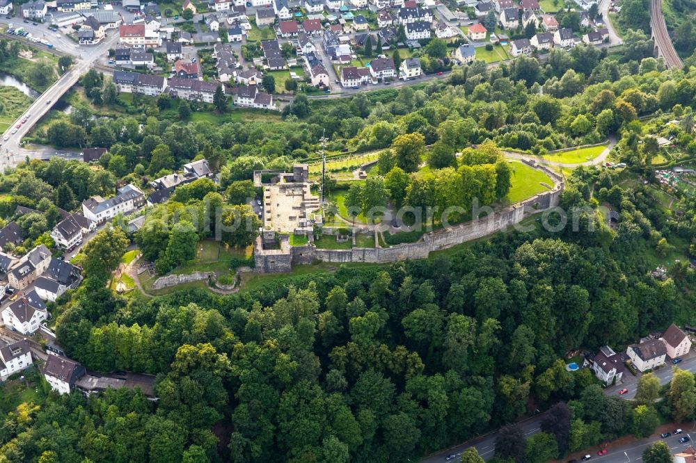 Aerial photograph Arnsberg - Ruins and vestiges of the former castle and fortress Schloss Arnsberg in Arnsberg in the state North Rhine-Westphalia