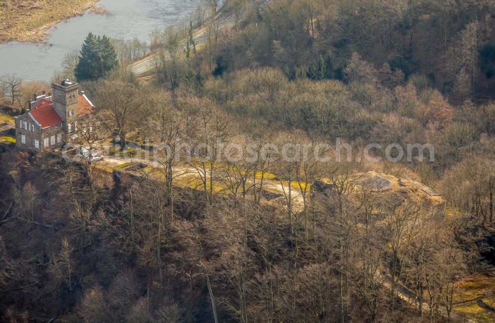 Hattingen from the bird's eye view: Ruins and vestiges of the former castle and fortress VEREIN ZUR ERHALTUNG DER ISENBURG E.V. Am Isenberg in Hattingen in the state North Rhine-Westphalia, Germany