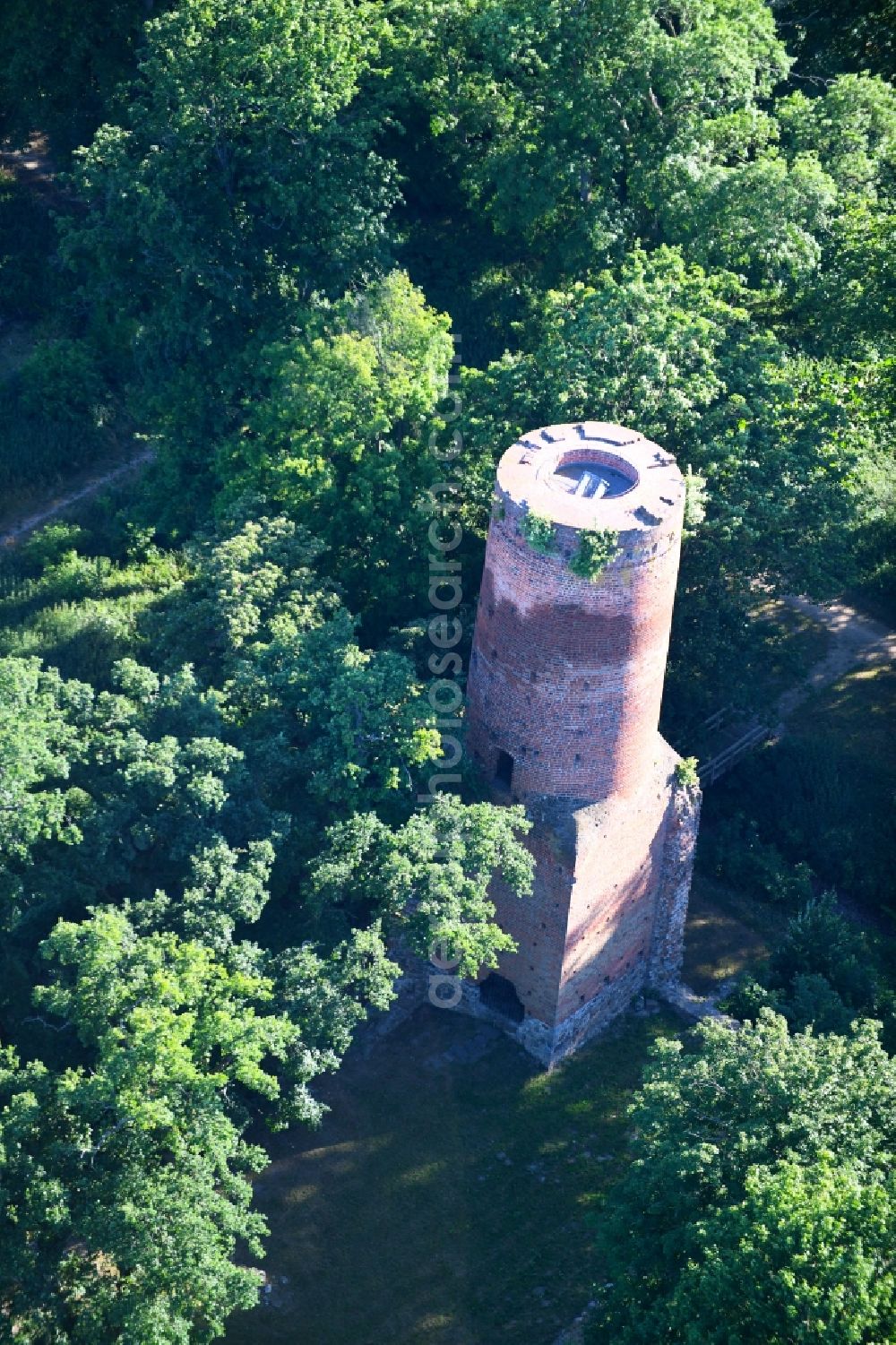 Aerial photograph Wolfshagen - Tower - Ruins and vestiges of the former castle and fortress in Wolfshagen in the state Brandenburg, Germany