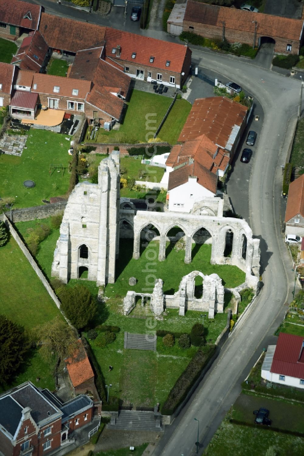 Aerial photograph Ablain-Saint-Nazaire - Ruins Ruines de leglise of the former gothic church in Ablain-Saint-Nazaire in Nord-Pas-de-Calais Picardy, France