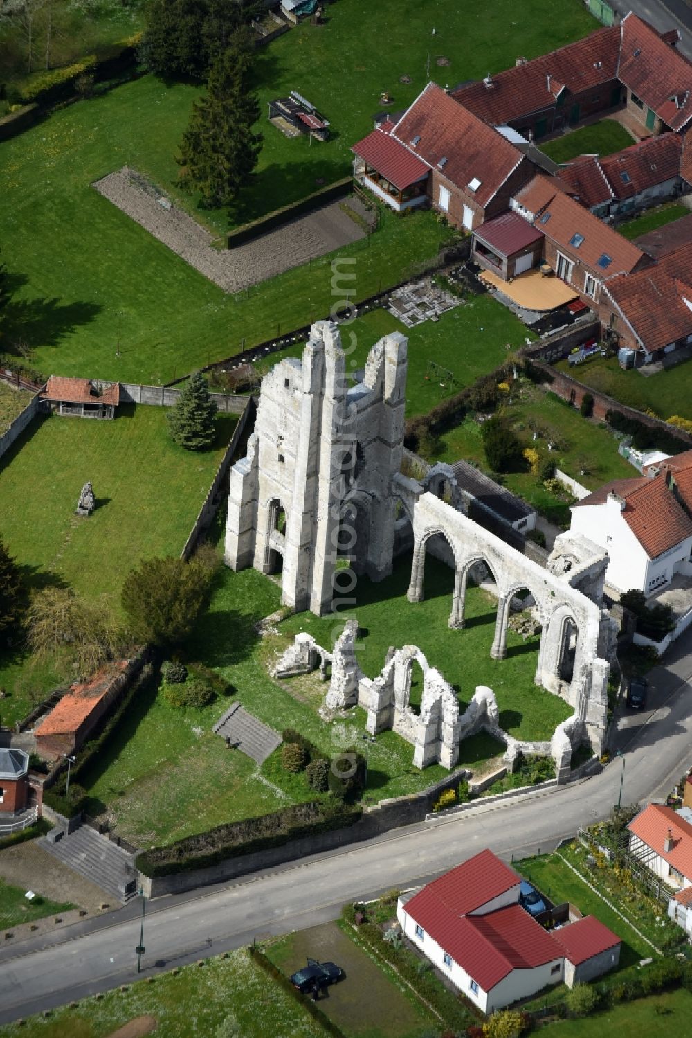 Aerial photograph Ablain-Saint-Nazaire - Ruins Ruines de l'église of the former gothic church in Ablain-Saint-Nazaire in Nord-Pas-de-Calais Picardy, France