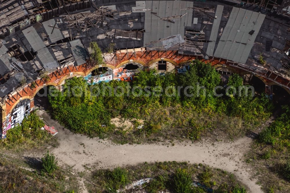 Leipzig from the bird's eye view: Ruin of the round shed Lokschuppen Bayerischer Bahnhof on street Semmelweisstrasse in the district Zentrum-Suedost in Leipzig in the state Saxony, Germany