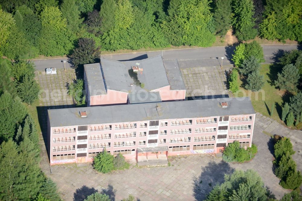 Aerial photograph Joachimsthal - Ruins of a school complex in Leisure Centre - Amusement Park Europaeische Jugenderholungs- und Begegnungsstaette Werbellinsee in Joachimsthal in the state Brandenburg