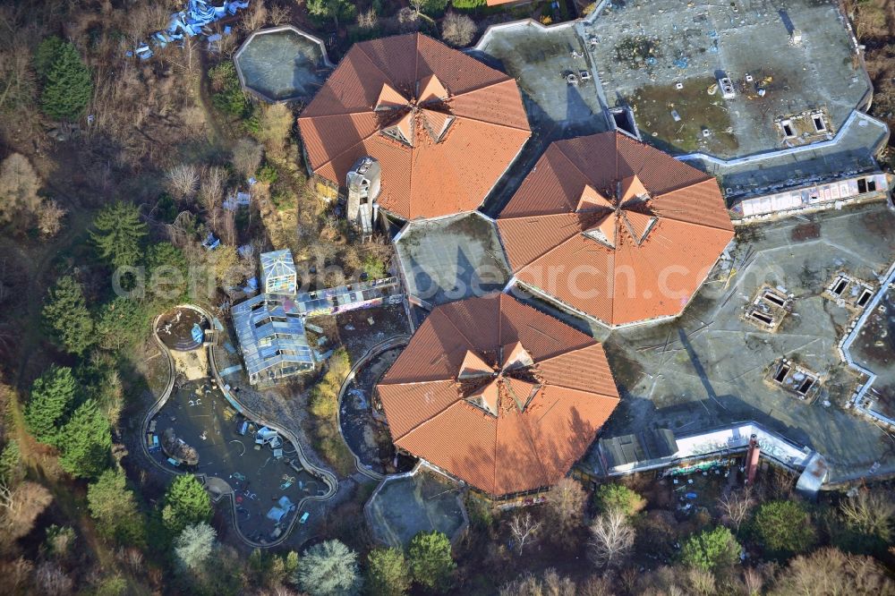 Berlin from above - Ruins of the decaying land with the building of the closed water park in the district Blub Berlin Tempelhof