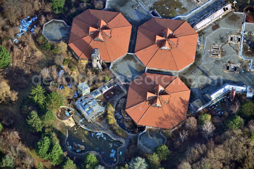 Aerial photograph Berlin - Ruins of the decaying land with the building of the closed water park in the district Blub Berlin Tempelhof