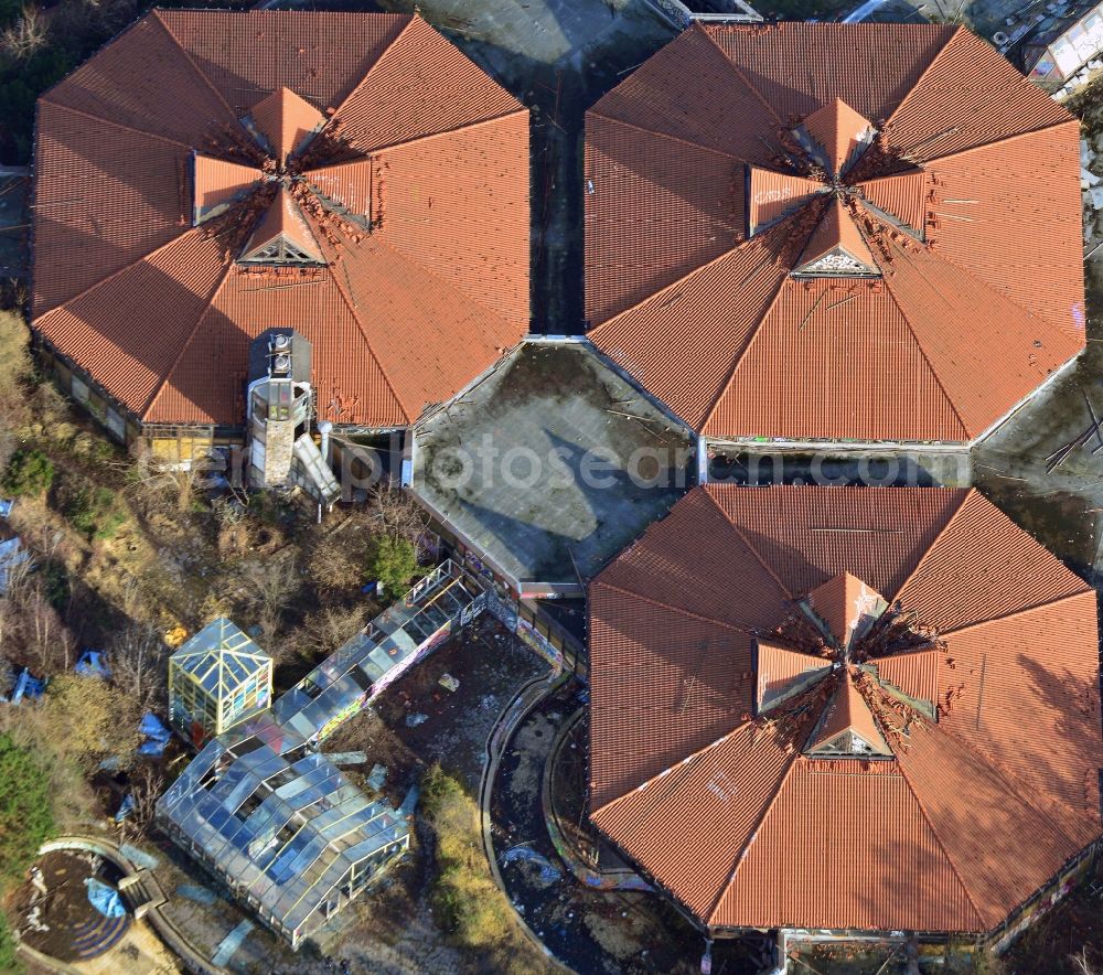 Berlin from above - Ruins of the decaying land with the building of the closed water park in the district Blub Berlin Tempelhof