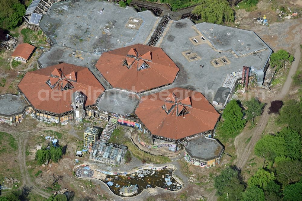 Aerial photograph Berlin - Ruins of the decaying land with the building of the closed water park in the district Blub Berlin Tempelhof