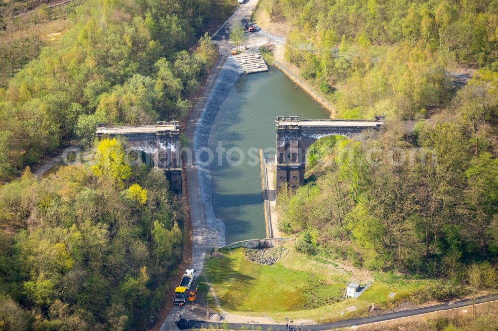 Aerial photograph Dortmund - Between the old blast furnace terrain Phoenix-West and Phoenix Lake in Dortmund, the remnants of the old slag path, the ruin of the viaduct of the bridge in Hympendahl Dortmund in North Rhine-Westphalia found