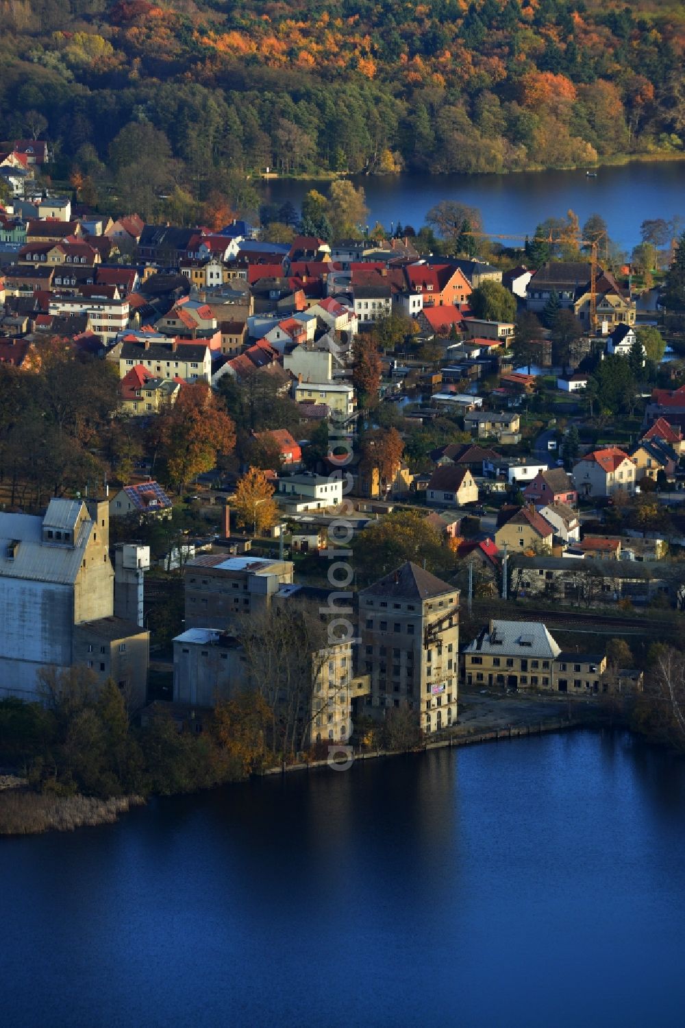 Aerial photograph Fürstenberg/Havel - View over a ruin of a residental building at the riverside of the Havel in Fürstenberg / Havel in Brandenburg