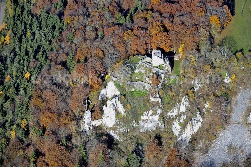 Aerial image Münsingen - Die Ruinen der mittelalterlichen Burg Hohengundelfingen im Lauertal. Die um 1200 erbaute Burg war der Hauptsitz der Familie von Gundelfingen. The ruins of the medieval castle Hohengundelfingen in the Valley of the Lauer River.