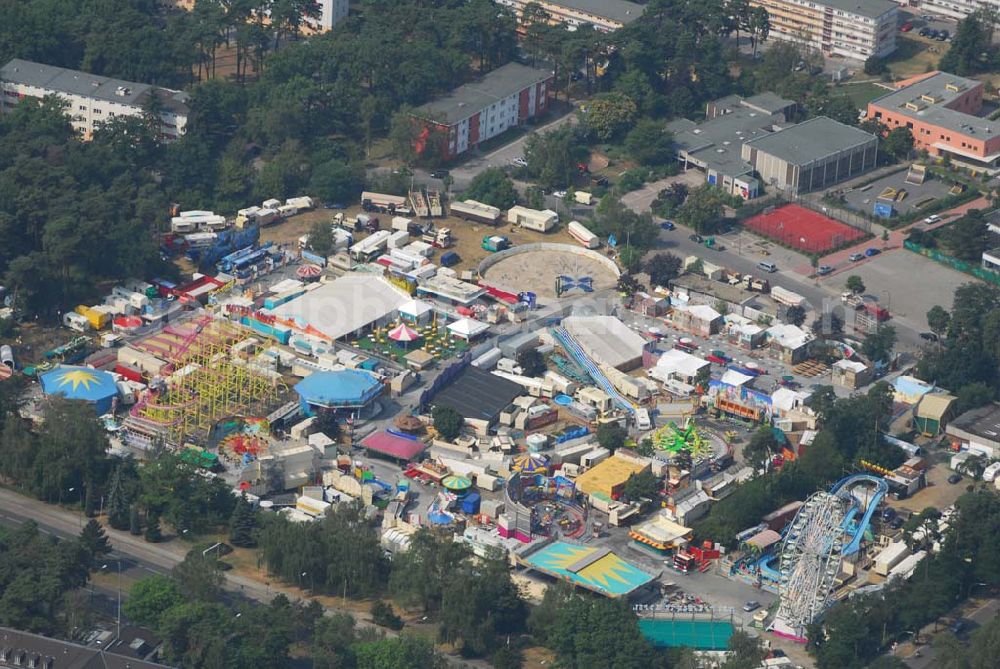 Aerial image Berlin - Rummel in Berlin-Zehlendorf: Dieses Jahr ist der Staat New Mexico das Motto des deutsch-amerikanischen Volksfests. Neben einem umfangreichen Bühnenprogramm, der Nachbildung eines amerikanischen Dorfes, Achterbahn, Wildwasserbahn, etc. gibt es auch noch spezielle Events wie z.B. die Wahl der Mister und Miss Deutsch-Amerikanisches Volksfest. Infos unter: http://