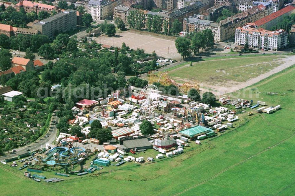 Aerial image Dresden - Rummel am Elbufer in Dresden.