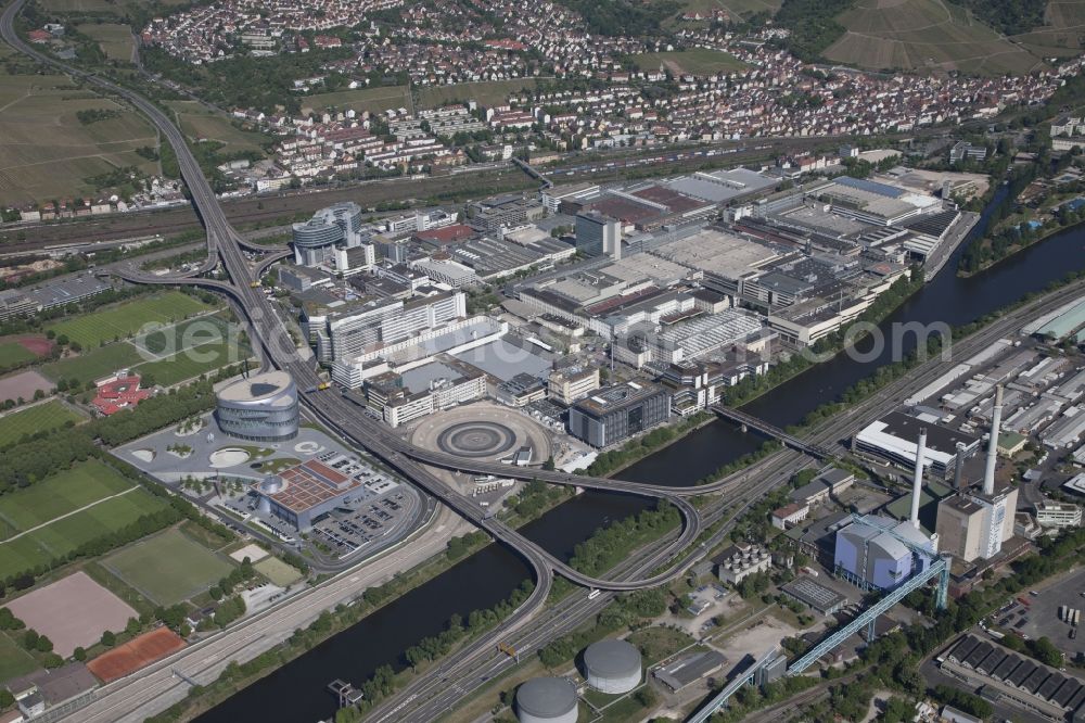 Stuttgart from the bird's eye view: Cannstatter Rummel and fair - festival on the banks of the Neckar flux flow in Stuttgart in Baden-Wuerttemberg